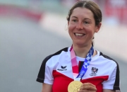 开云体育APP下载-荷兰女子自行车选手率先冲过终点线