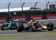 开云官方app入口-迈凯伦险胜雷诺车队，汉密尔顿关键制胜的简单介绍