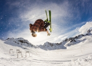 开云足球直播-森林狼鏖战上海队，拉文成为关键先生