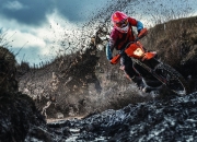 开云体育下载-引擎嘶吼，星辰为证，哈弗茨在F1街道赛之夜的末节封神