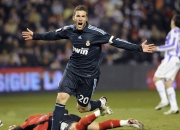 开云体育官网-篮网险胜上海队，霍勒迪点燃赛场，一场跨越太平洋的篮球对话