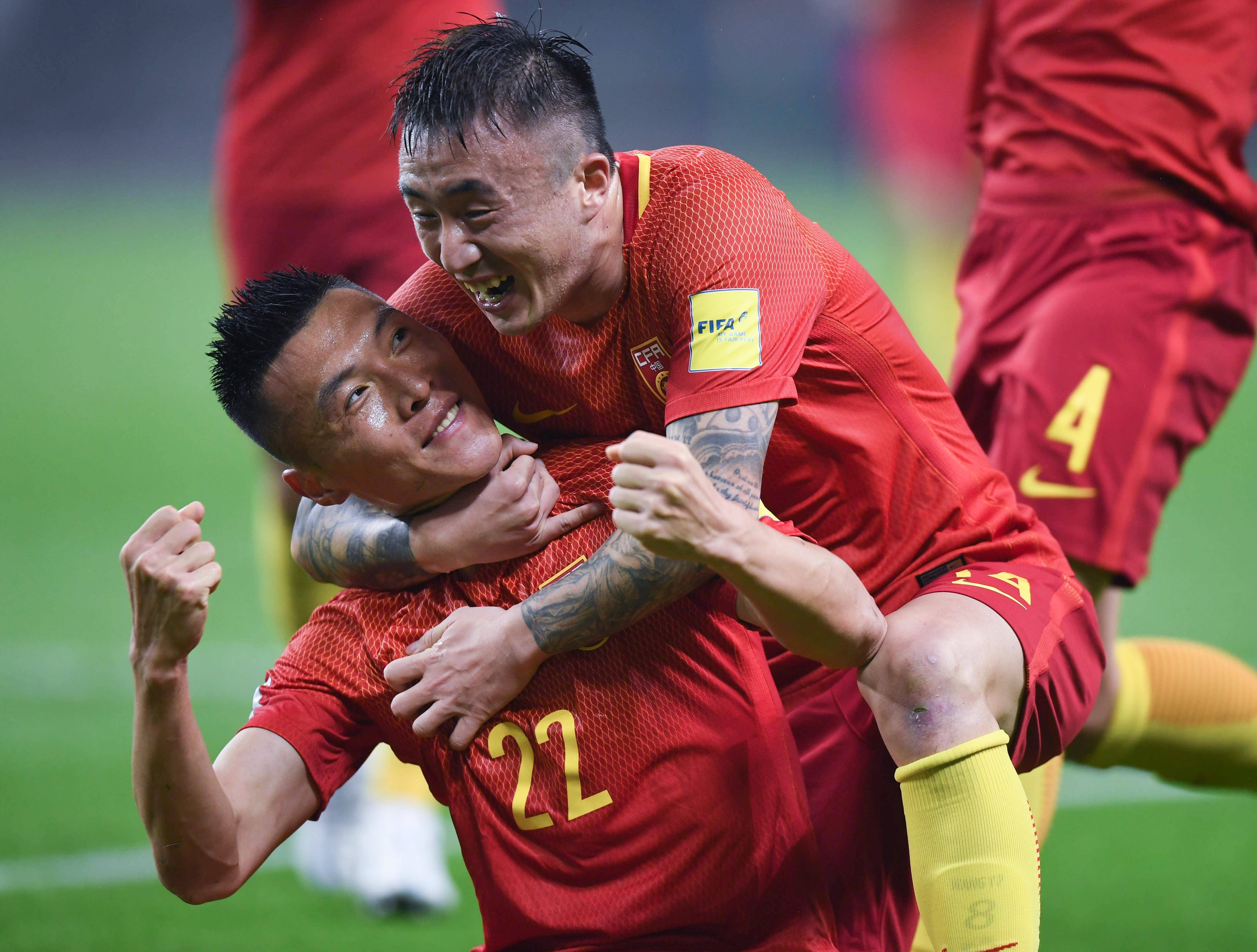 关于中国足球联赛角逐激情慢慢升温，精彩不断的信息