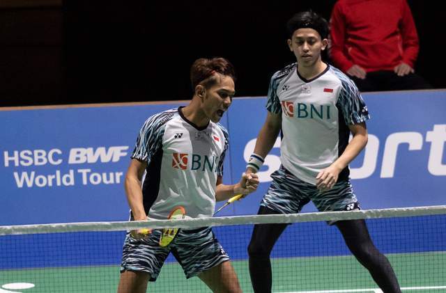 包含印尼羽毛球队力克英格兰羽毛球队，辛杜统治全场的词条