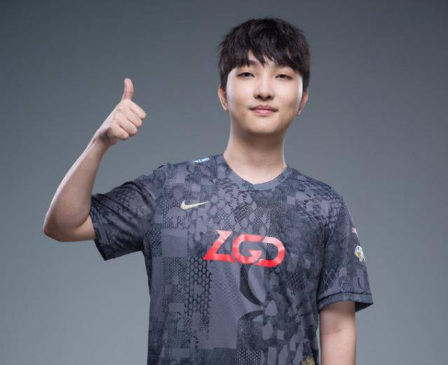 包含LGD翻盘FNC，Lehends三分雨点燃全场的词条