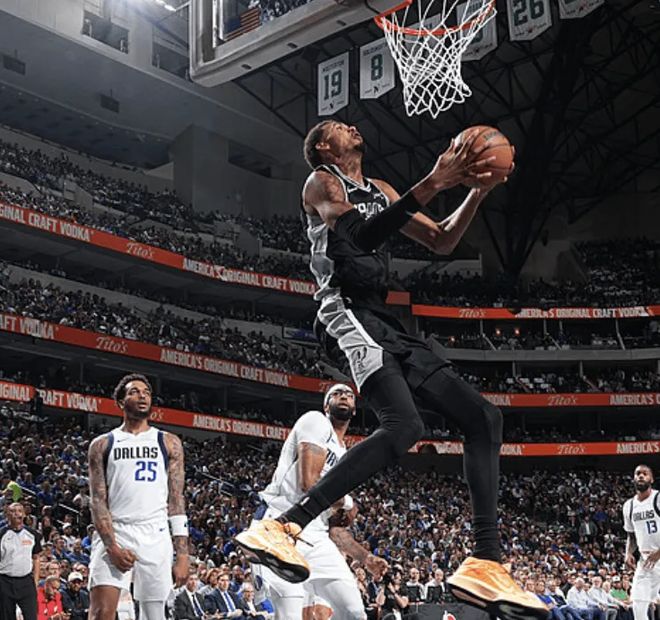 马刺完胜尼克斯，浓眉一己之力扛起全队的简单介绍