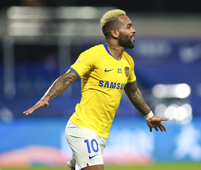 包含广州富力客场告捷，零封江苏苏宁取得连胜的词条