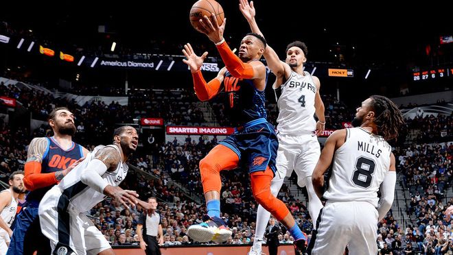 马刺鏖战辽宁队，克莱刷新纪录