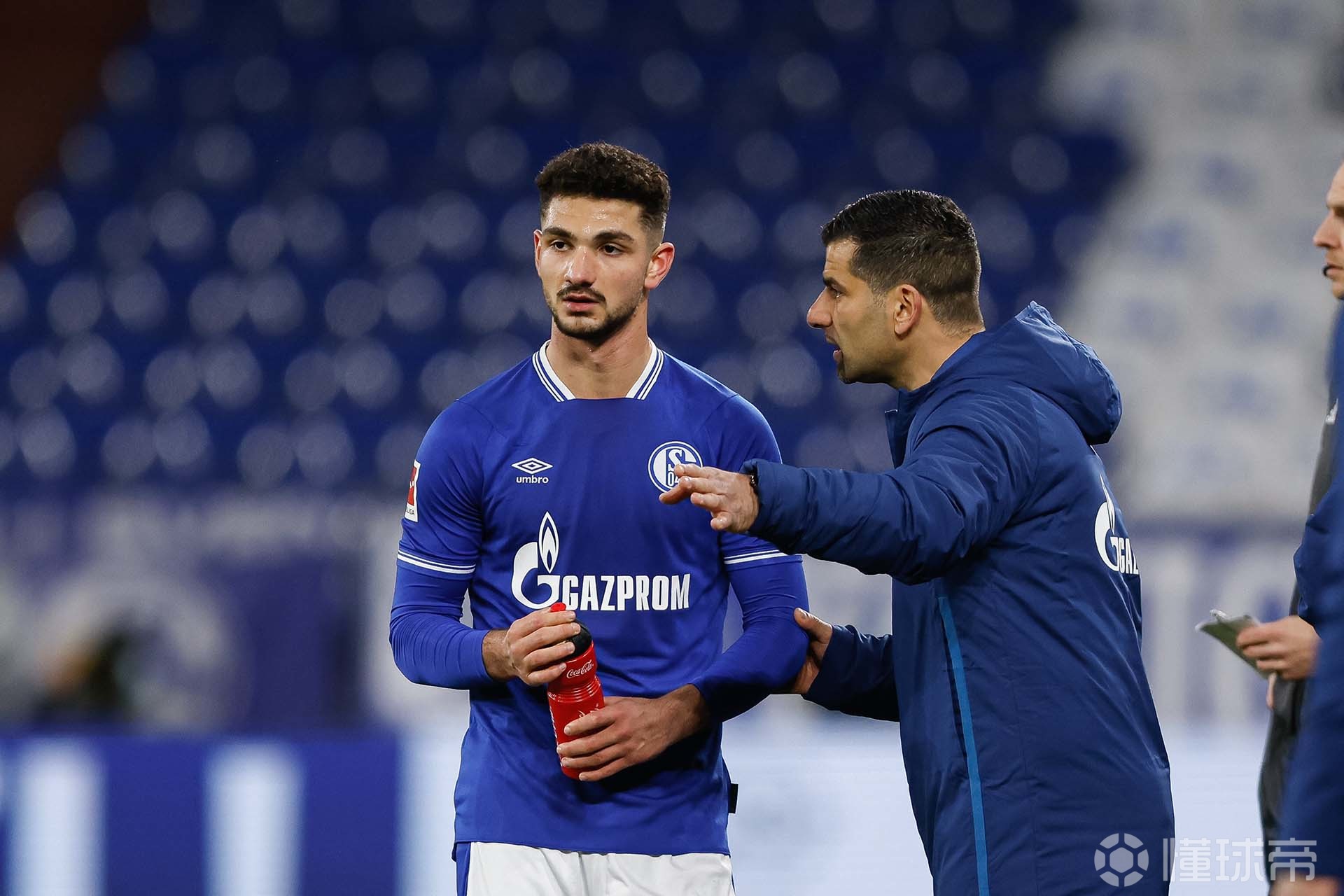 包含沙尔克球员累累伤病，主帅苦不堪言的词条