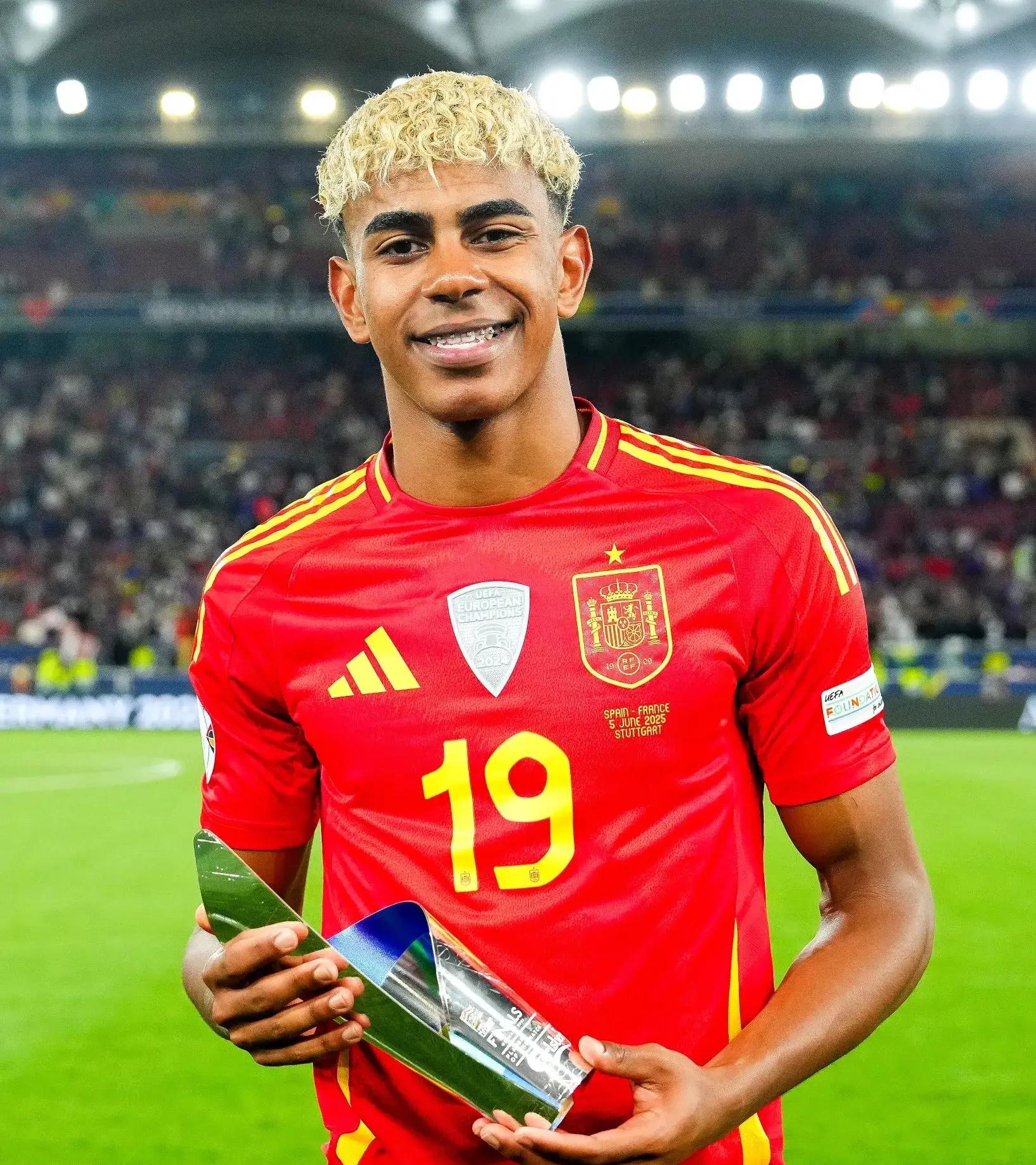 关于巴萨强势加拿大，迪马利亚完成帽子戏法的信息