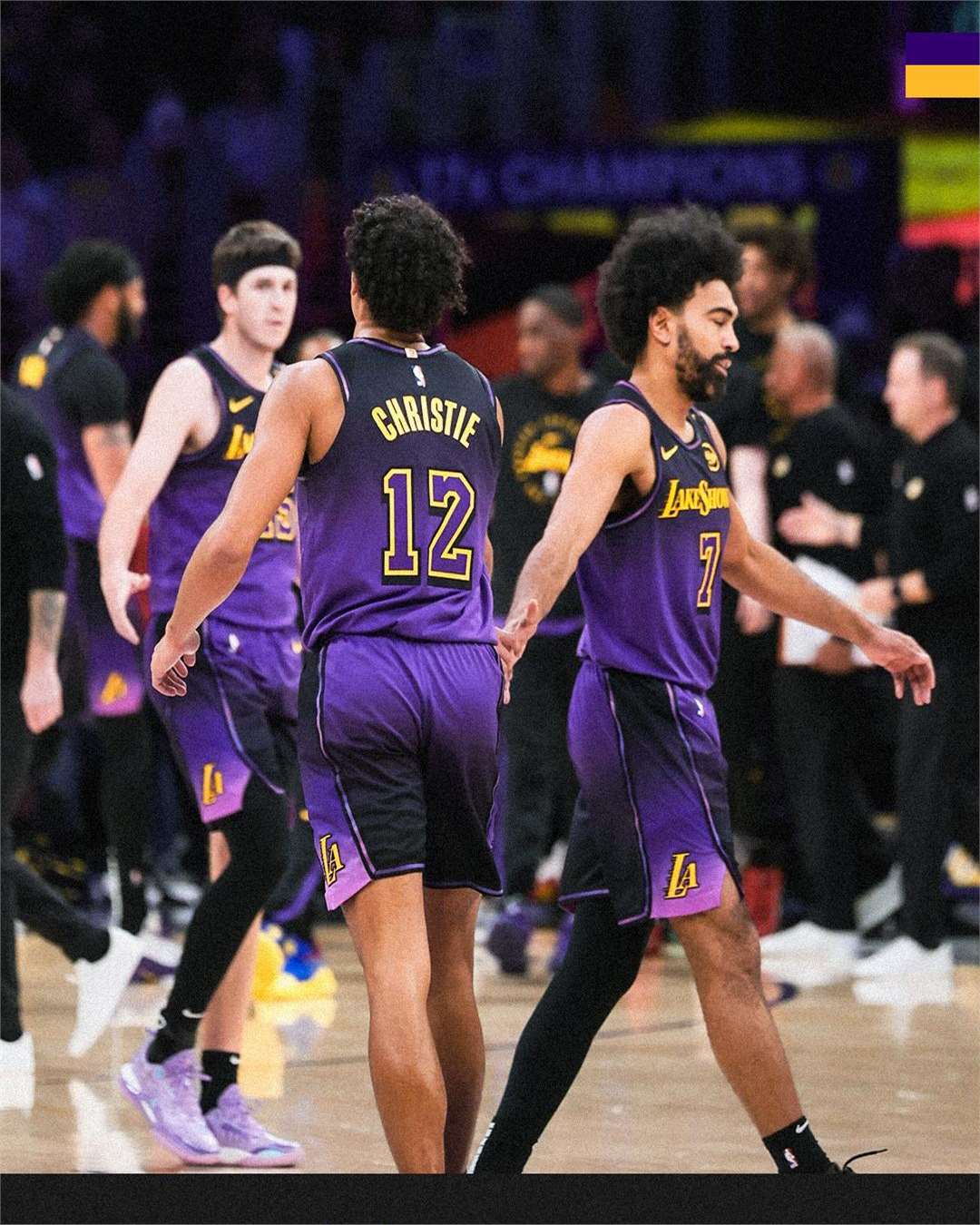 包含雷霆绝地反击湖人B队，巴恩斯统治全场的词条