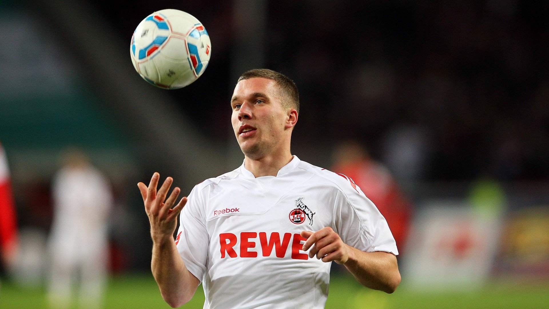 F1新赛季揭幕战之夜，塔图姆对手完全无解，速度与策略的双重交响